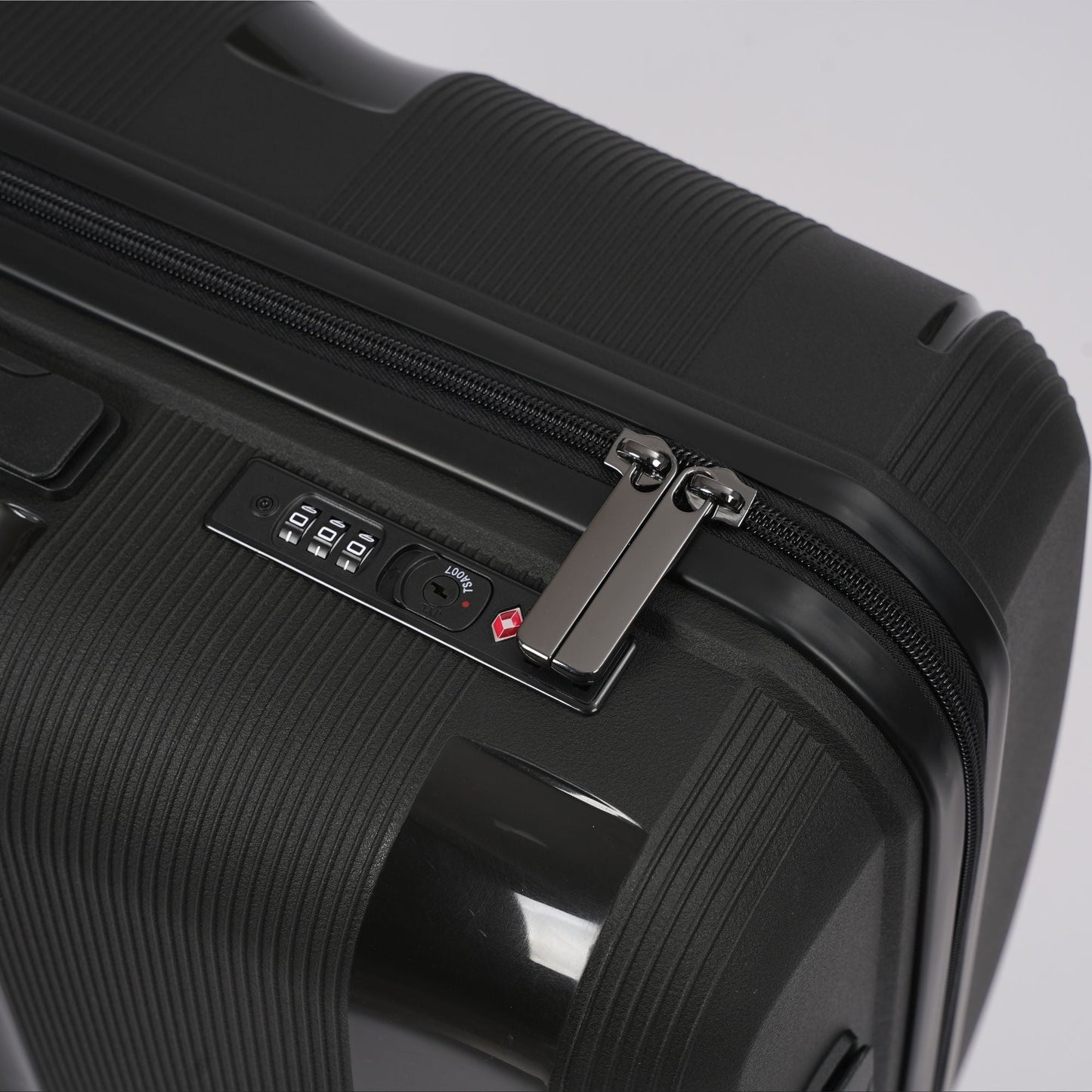 28-inch Black Hardcase Roller Luggage with 360° Wheels & TSA Lock