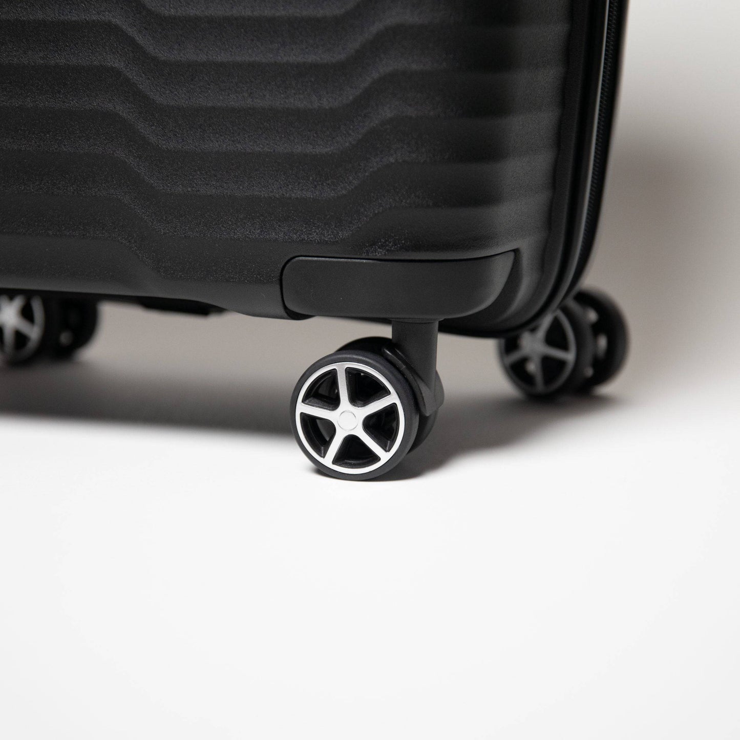 24-inch Black Hardcase Roller Luggage with 360° Wheels & TSA Lock